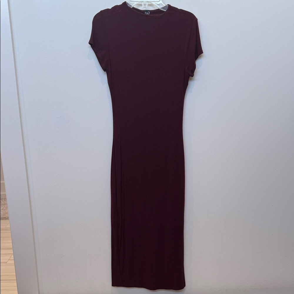 Windsor Chic Wine Midi Dress